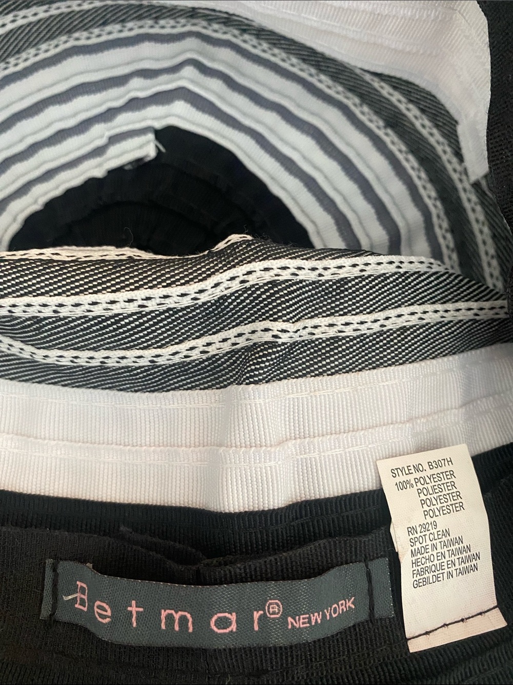 Betmar Brimmed Striped Hat Black White
